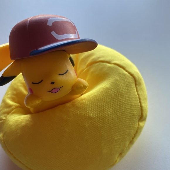 Pikachu sleeping figure - Picture 3 of 3
